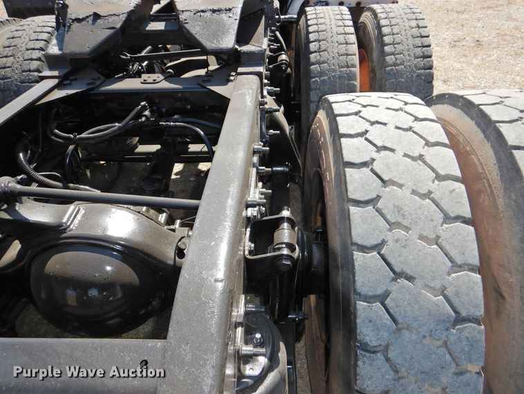 image for item DJ8373 2006 Freightliner FLD120  semi truck