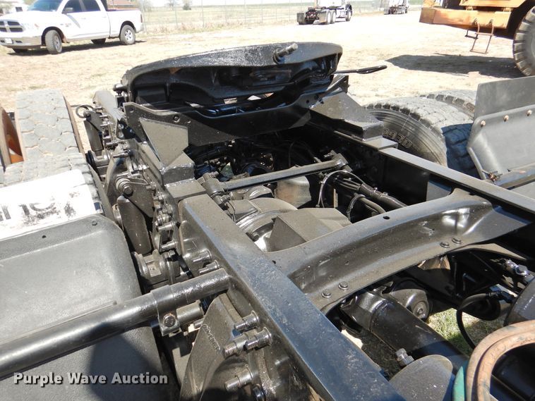 image for item DJ8373 2006 Freightliner FLD120  semi truck