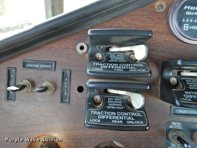 image for item DJ8373 2006 Freightliner FLD120  semi truck