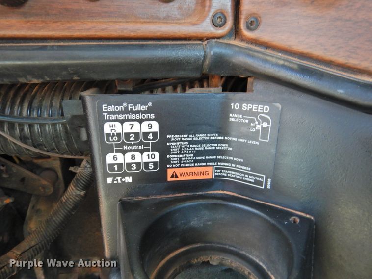 image for item DJ8373 2006 Freightliner FLD120  semi truck