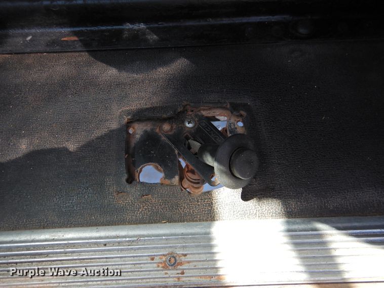 image for item DJ8373 2006 Freightliner FLD120  semi truck