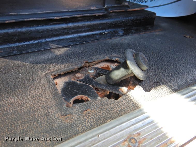 image for item DJ8373 2006 Freightliner FLD120  semi truck