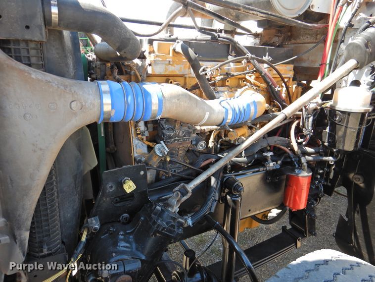 image for item DJ8373 2006 Freightliner FLD120  semi truck