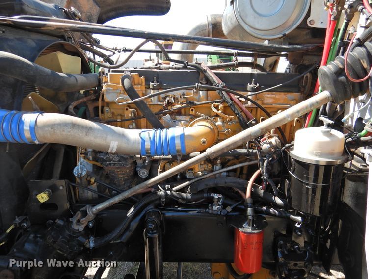 image for item DJ8373 2006 Freightliner FLD120  semi truck