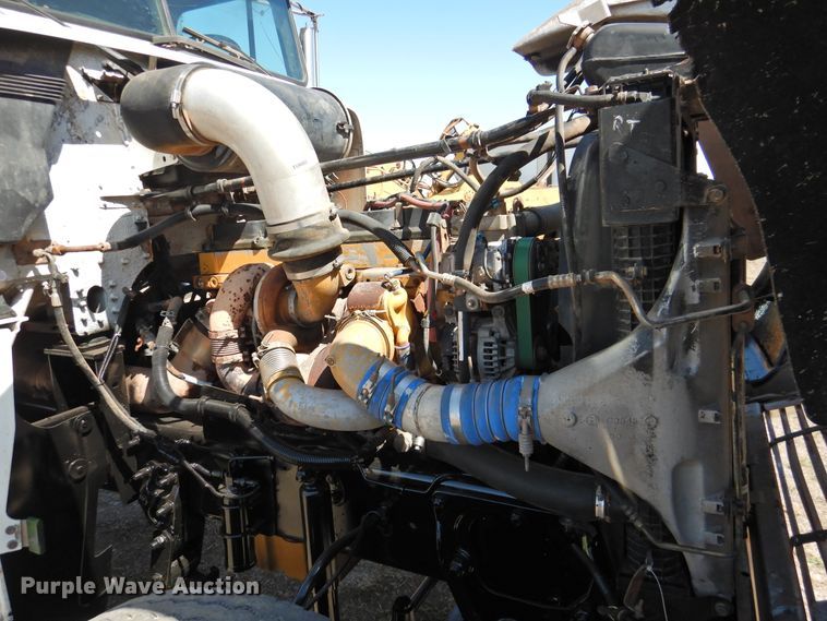 image for item DJ8373 2006 Freightliner FLD120  semi truck