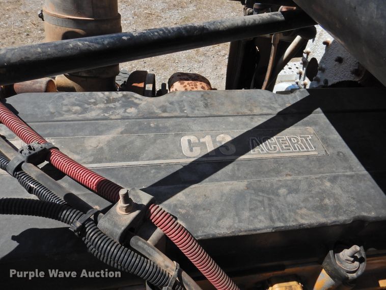 image for item DJ8373 2006 Freightliner FLD120  semi truck