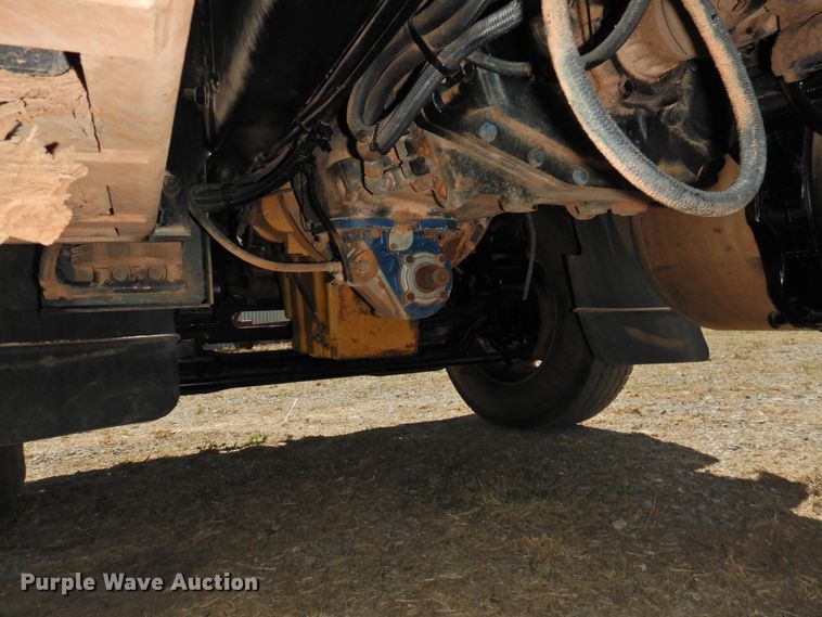 image for item DJ8373 2006 Freightliner FLD120  semi truck