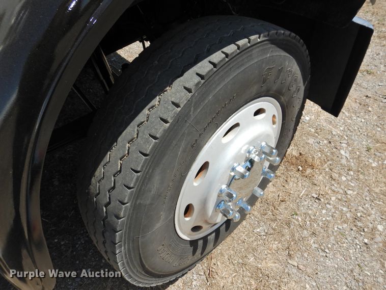 image for item DJ8373 2006 Freightliner FLD120  semi truck