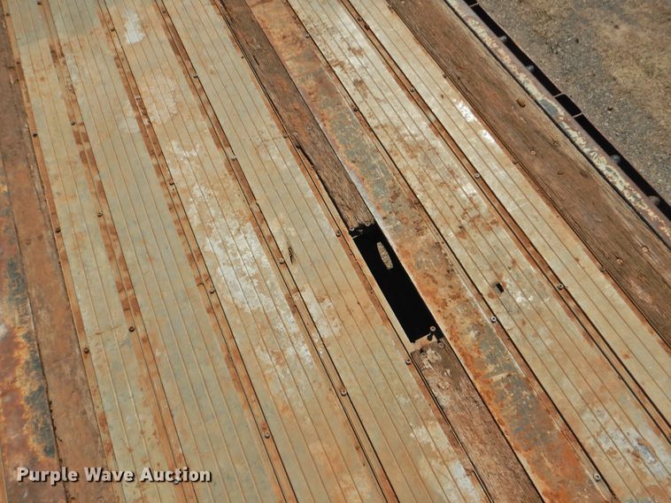 image for item DJ8414 2005 Transcraft TL-2000HW2  flatbed trailer