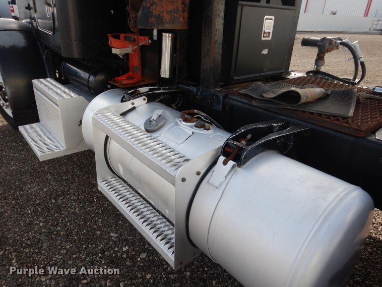 image for item DJ8839 1989 Peterbilt 357  winch truck