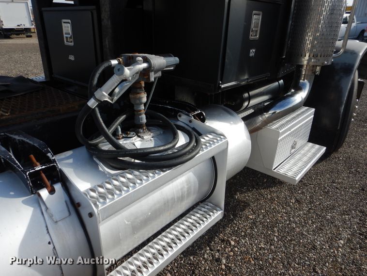 image for item DJ8839 1989 Peterbilt 357  winch truck