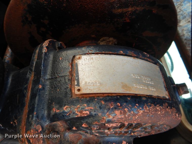 image for item DJ8839 1989 Peterbilt 357  winch truck