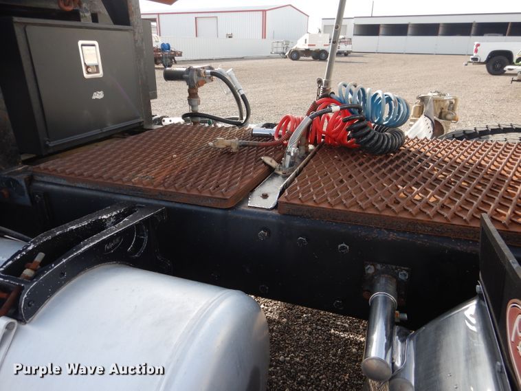 image for item DJ8839 1989 Peterbilt 357  winch truck