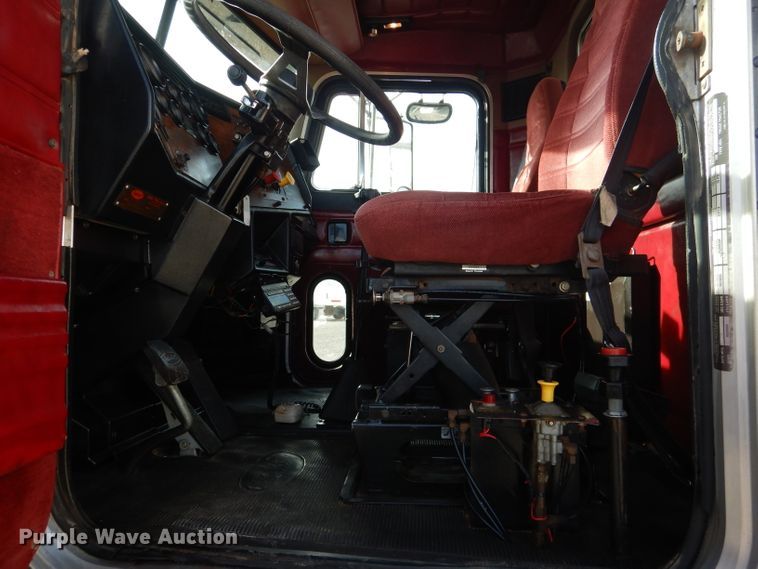 image for item DJ8839 1989 Peterbilt 357  winch truck