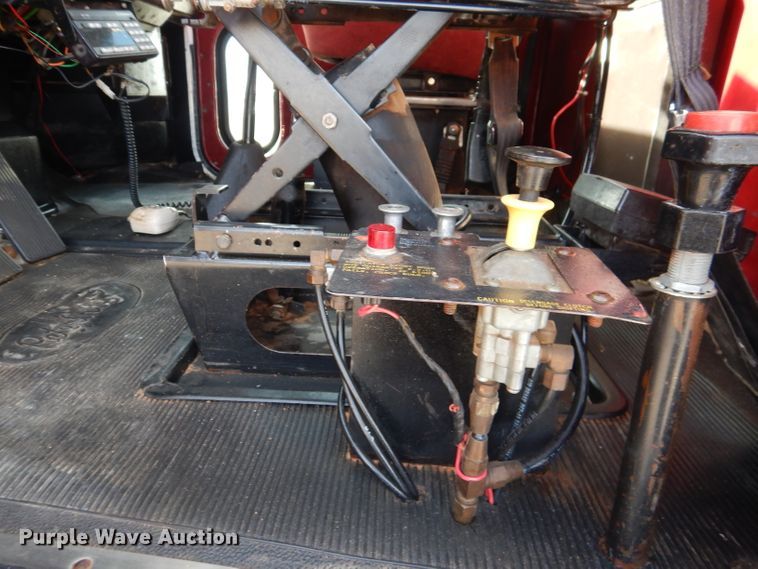 image for item DJ8839 1989 Peterbilt 357  winch truck