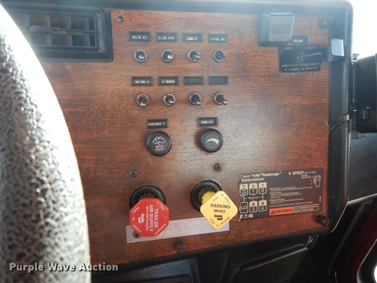 image for item DJ8839 1989 Peterbilt 357  winch truck