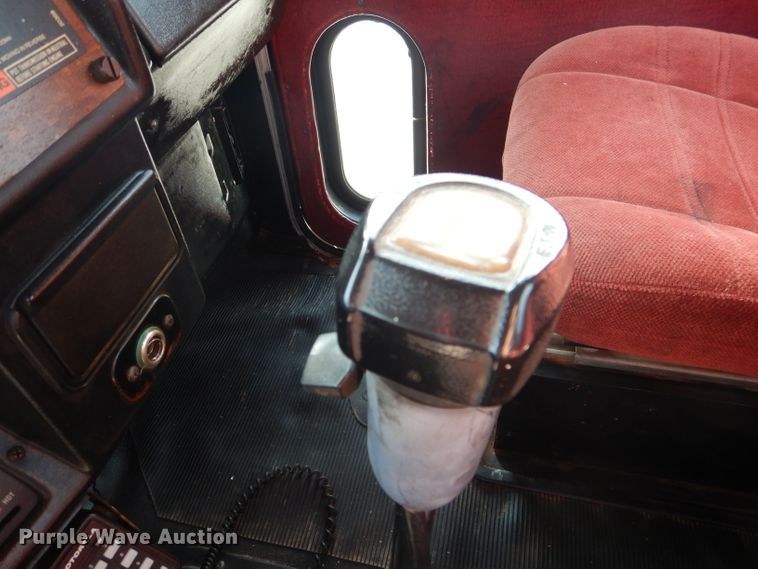 image for item DJ8839 1989 Peterbilt 357  winch truck