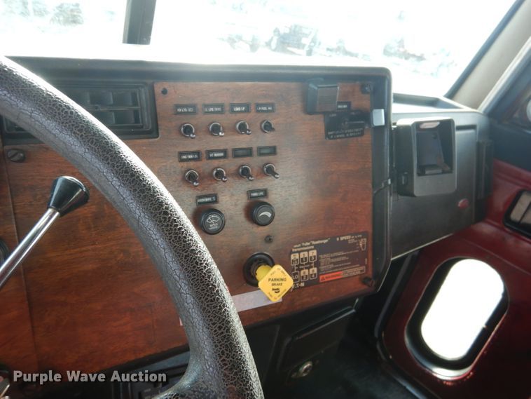 image for item DJ8839 1989 Peterbilt 357  winch truck