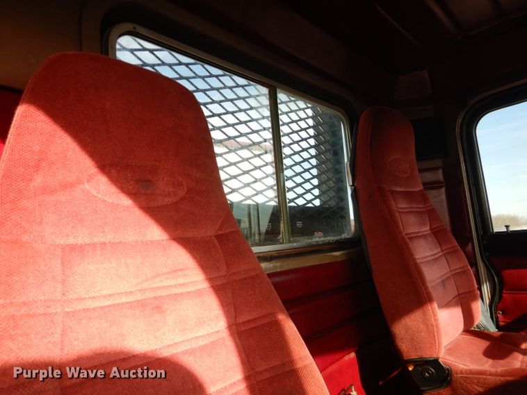 image for item DJ8839 1989 Peterbilt 357  winch truck