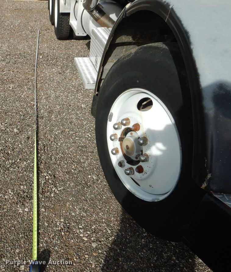 image for item DJ8839 1989 Peterbilt 357  winch truck