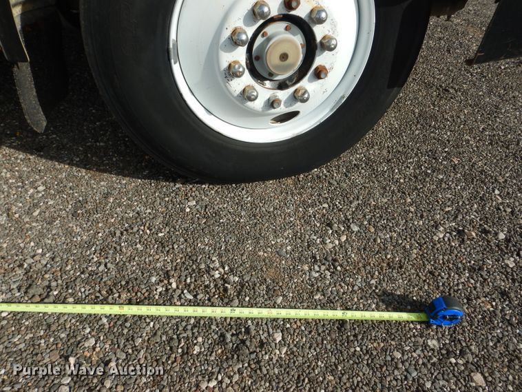 image for item DJ8839 1989 Peterbilt 357  winch truck