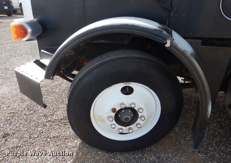 image for item DJ8839 1989 Peterbilt 357  winch truck