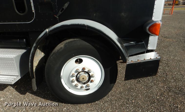 image for item DJ8839 1989 Peterbilt 357  winch truck