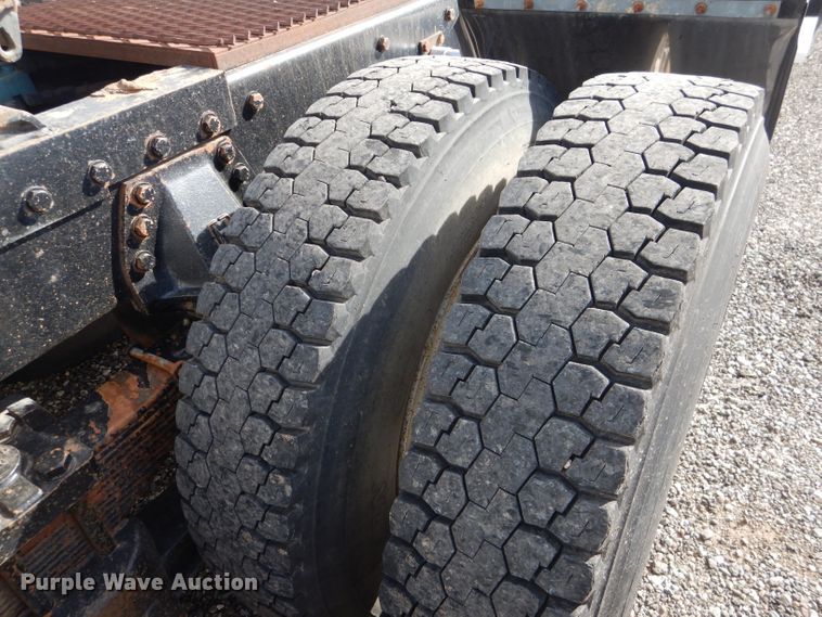 image for item DJ8839 1989 Peterbilt 357  winch truck