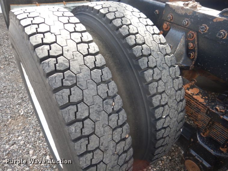 image for item DJ8839 1989 Peterbilt 357  winch truck