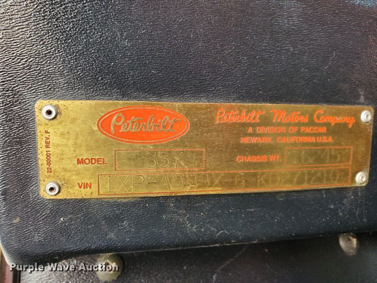 image for item DJ8839 1989 Peterbilt 357  winch truck