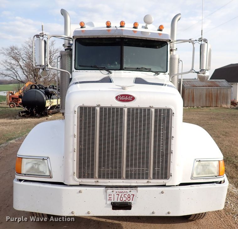 image for item DK4567 2005 Peterbilt 385  semi truck