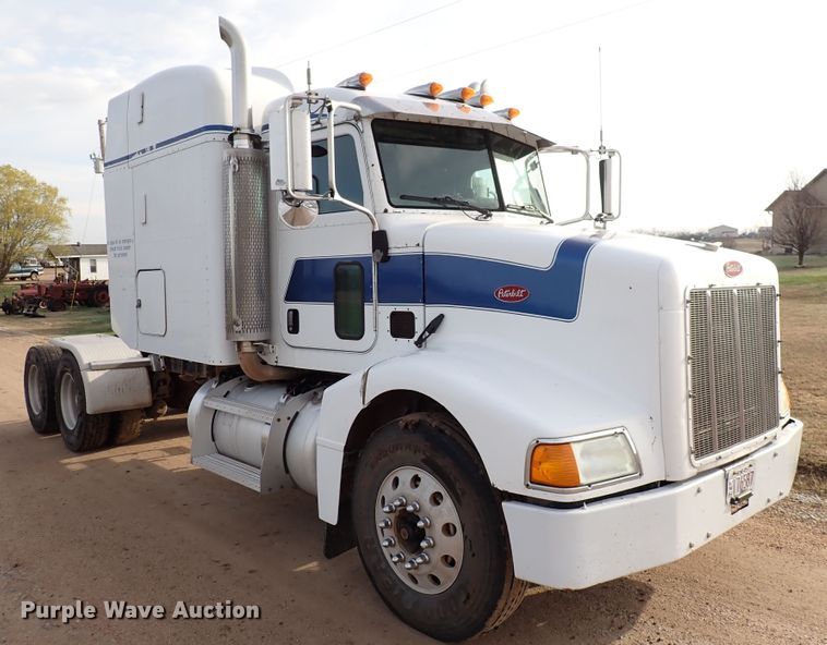 image for item DK4567 2005 Peterbilt 385  semi truck