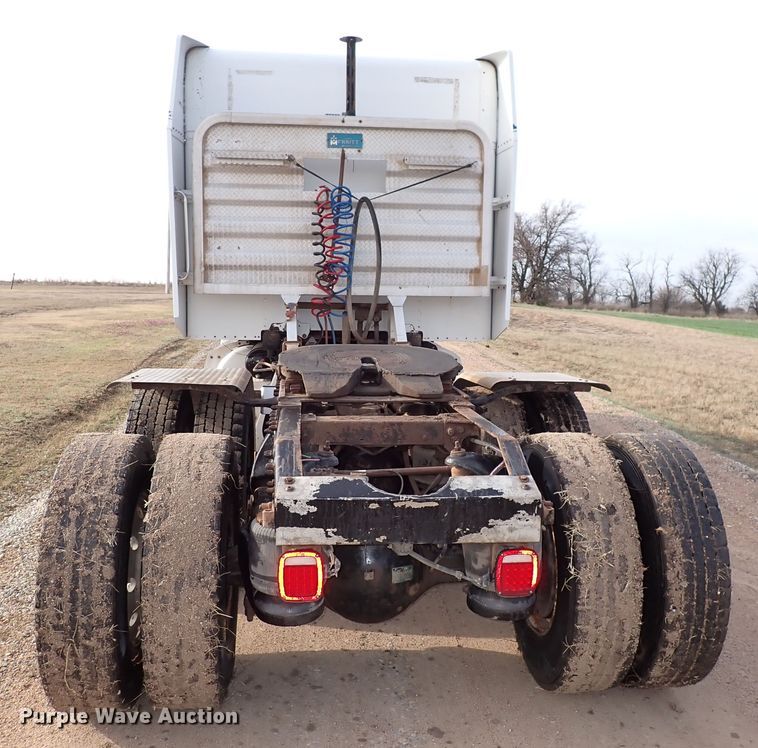 image for item DK4567 2005 Peterbilt 385  semi truck