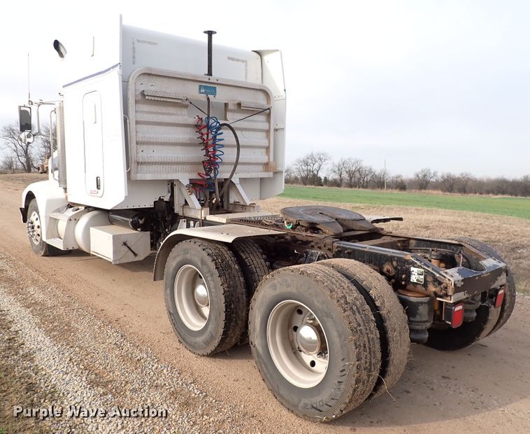image for item DK4567 2005 Peterbilt 385  semi truck