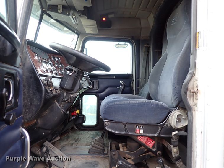 image for item DK4567 2005 Peterbilt 385  semi truck