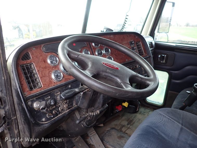 image for item DK4567 2005 Peterbilt 385  semi truck