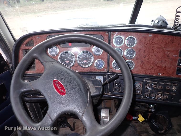 image for item DK4567 2005 Peterbilt 385  semi truck