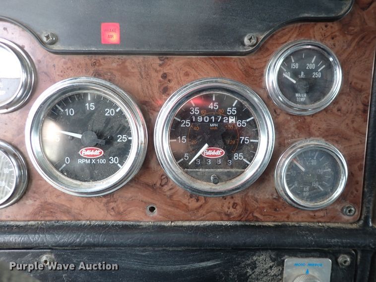 image for item DK4567 2005 Peterbilt 385  semi truck