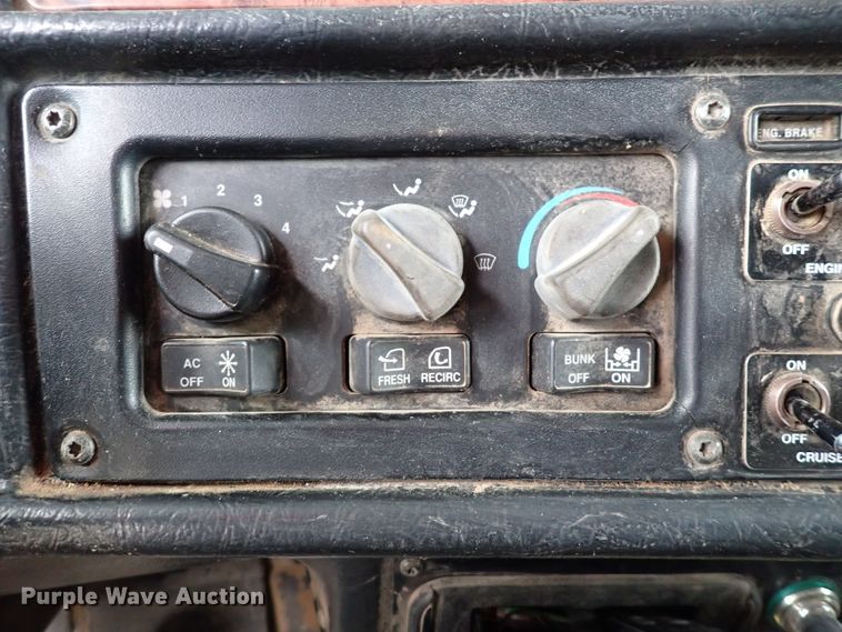 image for item DK4567 2005 Peterbilt 385  semi truck