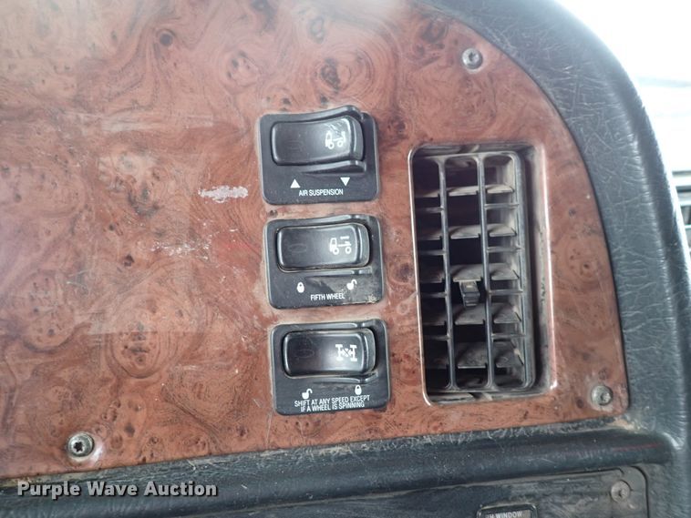 image for item DK4567 2005 Peterbilt 385  semi truck