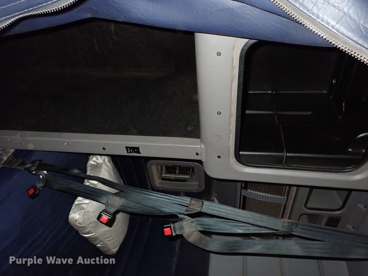 image for item DK4567 2005 Peterbilt 385  semi truck