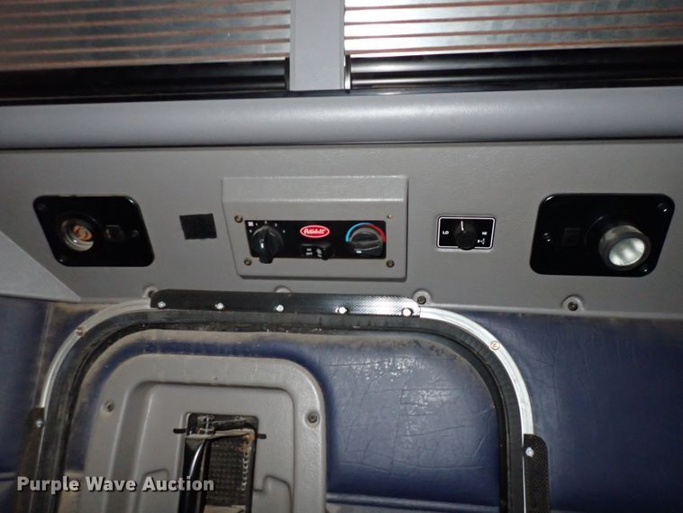 image for item DK4567 2005 Peterbilt 385  semi truck