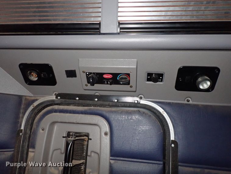 image for item DK4567 2005 Peterbilt 385  semi truck