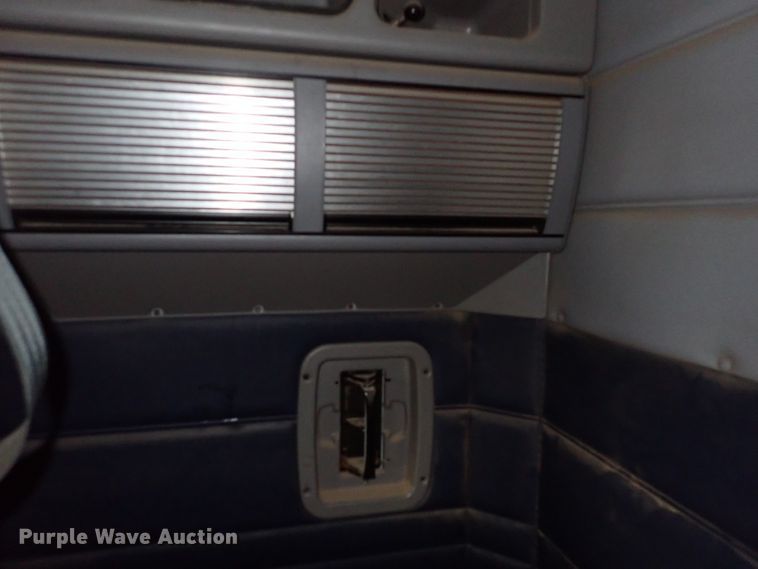 image for item DK4567 2005 Peterbilt 385  semi truck