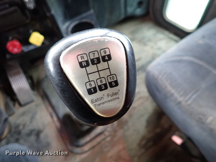 image for item DK4567 2005 Peterbilt 385  semi truck