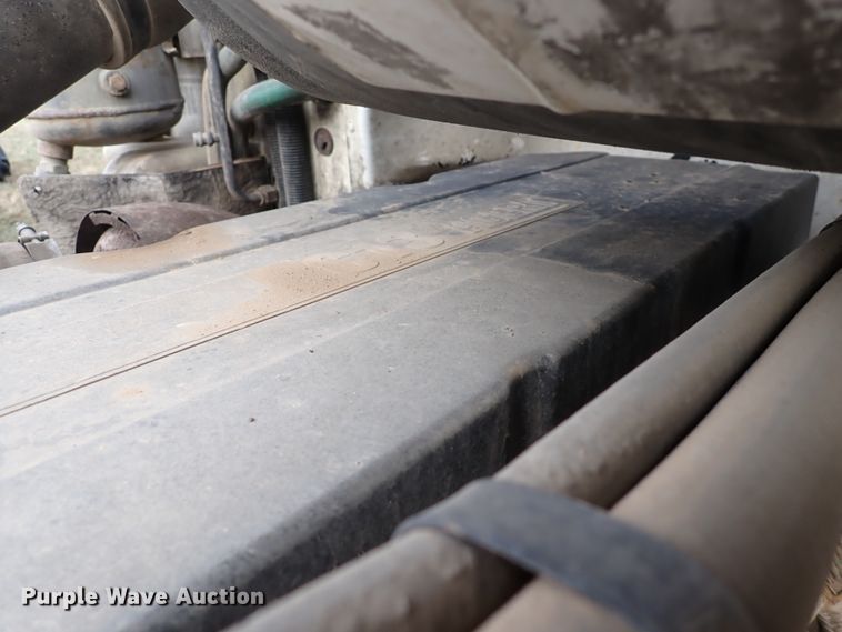 image for item DK4567 2005 Peterbilt 385  semi truck