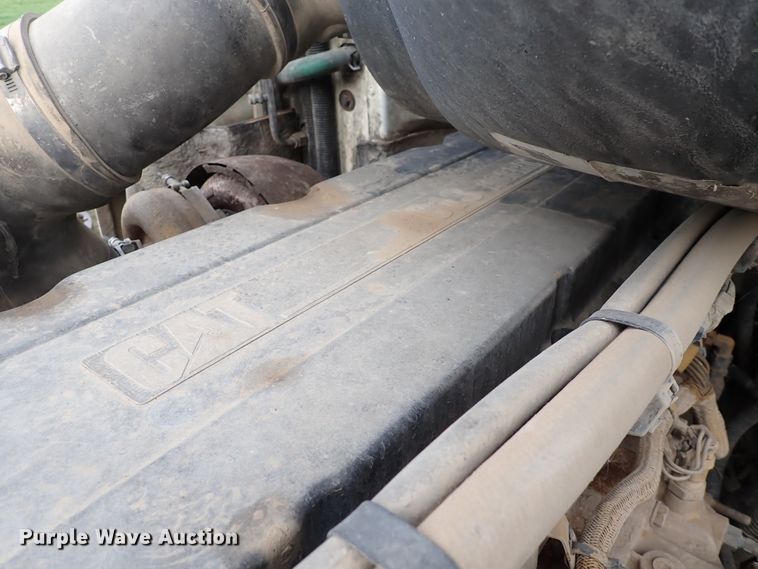 image for item DK4567 2005 Peterbilt 385  semi truck