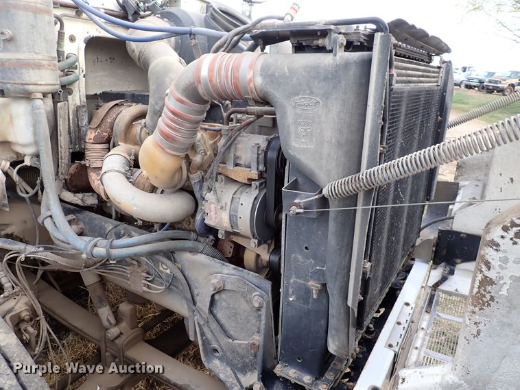 image for item DK4567 2005 Peterbilt 385  semi truck