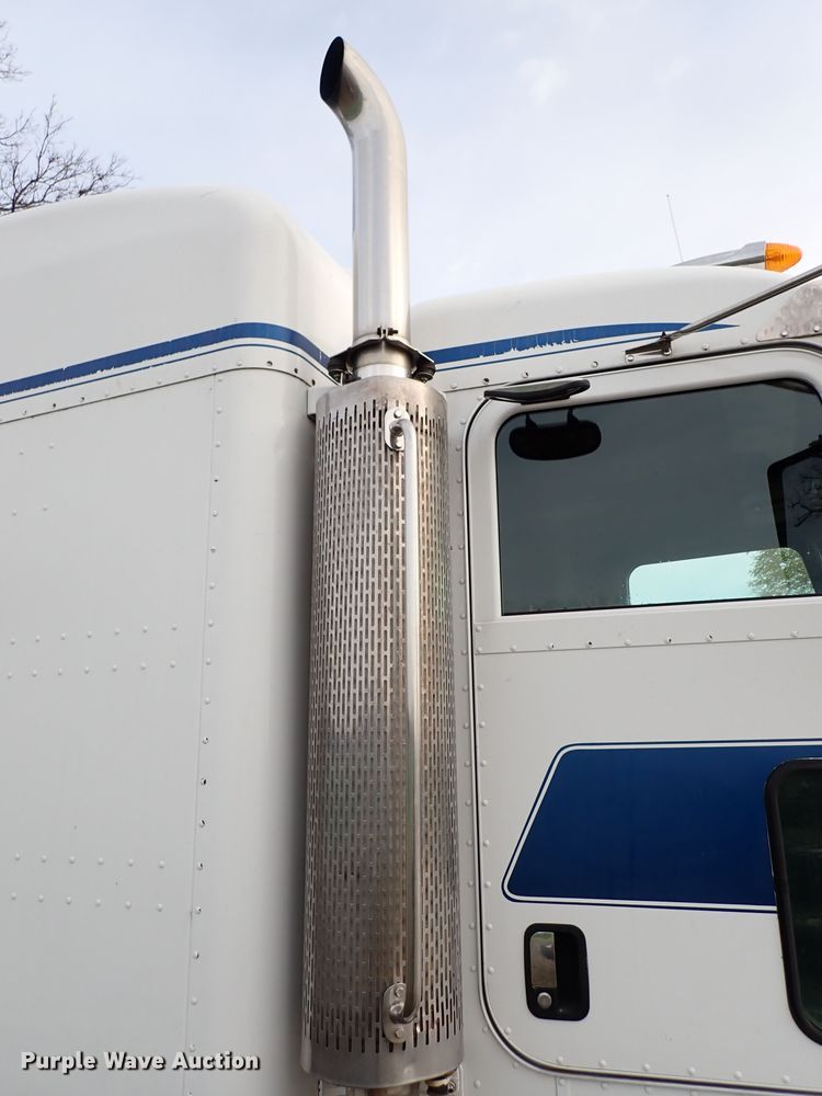 image for item DK4567 2005 Peterbilt 385  semi truck