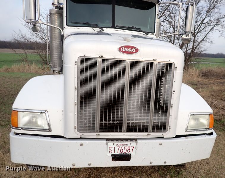 image for item DK4567 2005 Peterbilt 385  semi truck